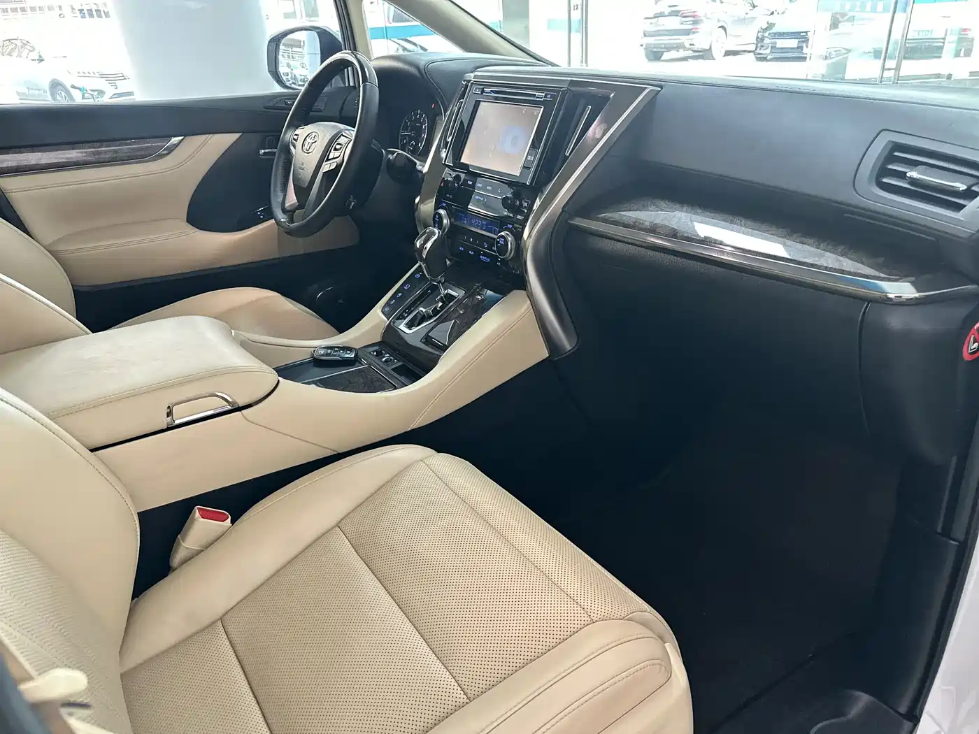 Toyota Alphard 2018 Facelift 3.5L Premium Edition фото 26