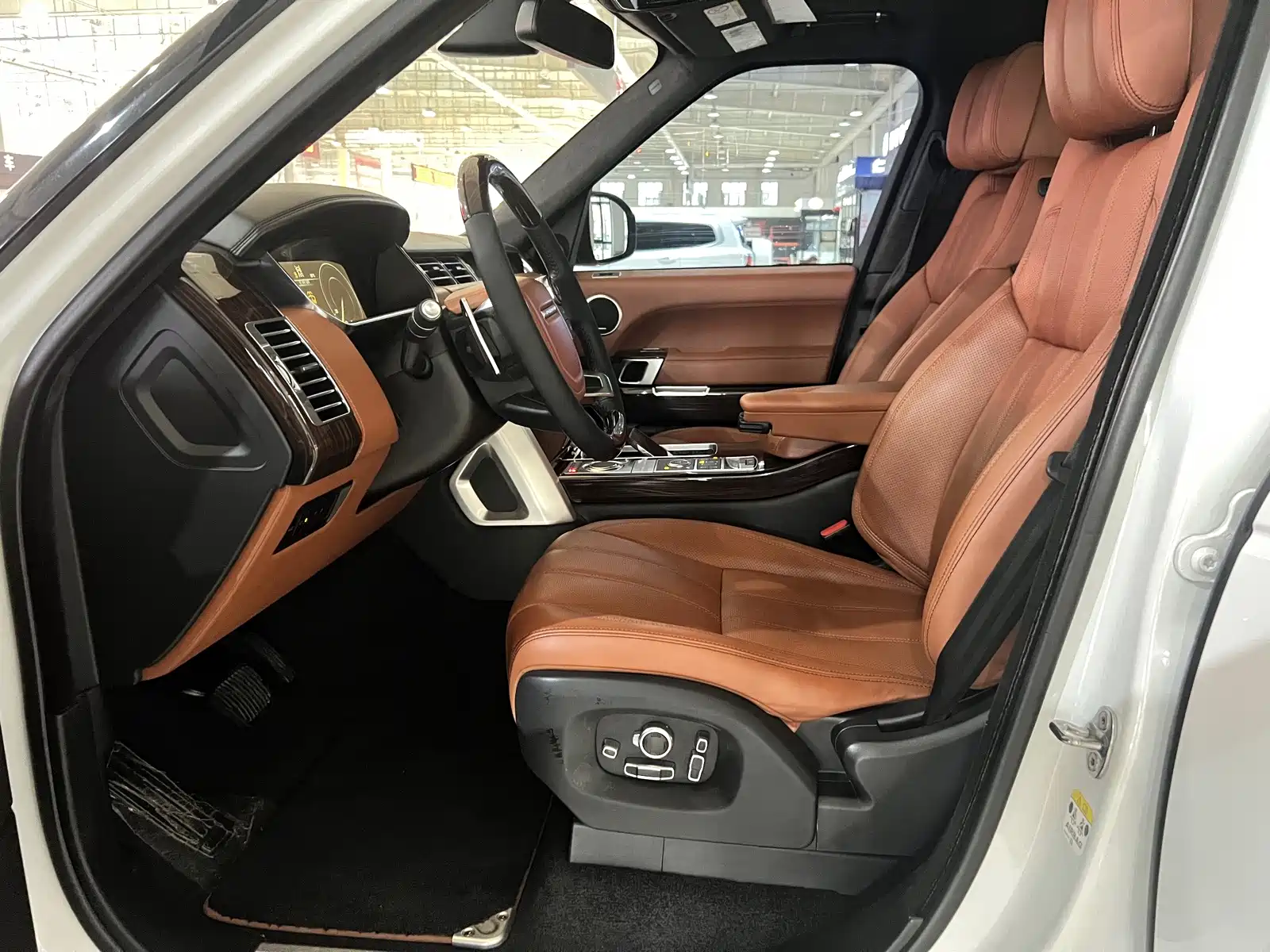 Фото 27 - Land Rover Range Rover