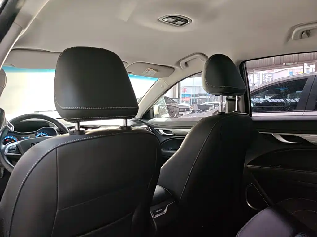 Фото 18 - Geely Emgrand