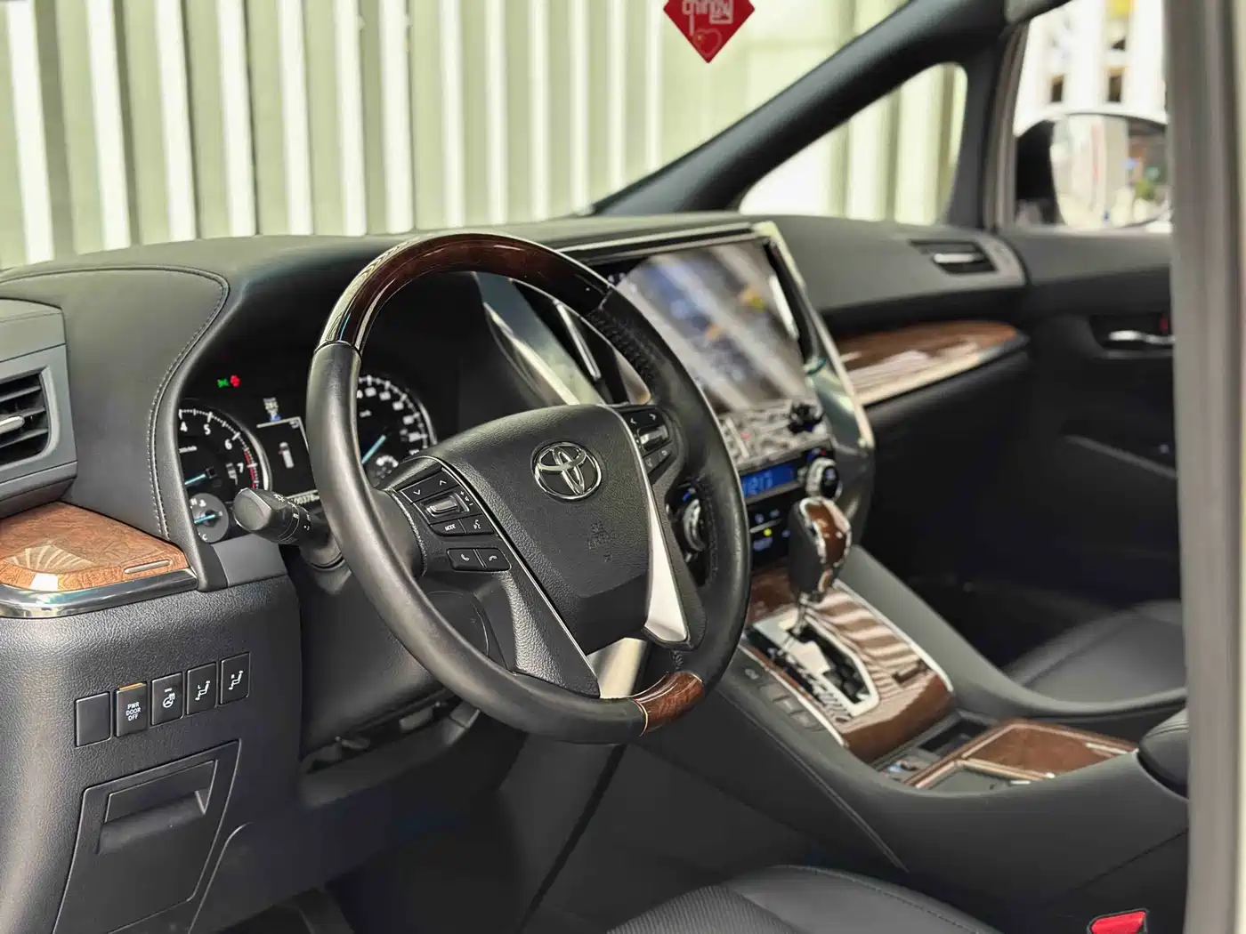 Toyota Alphard 2015 3.5L Premium Edition фото 10