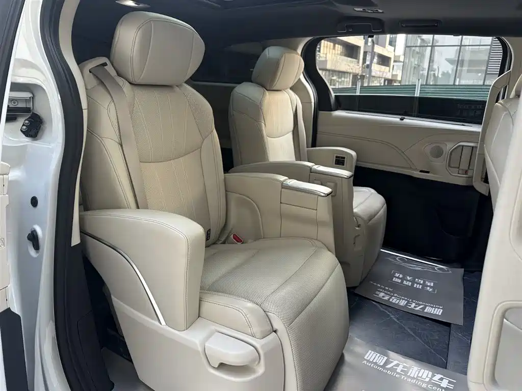 Toyota Granvia 2024 2.5L Hybrid Supreme ULTRA фото 14