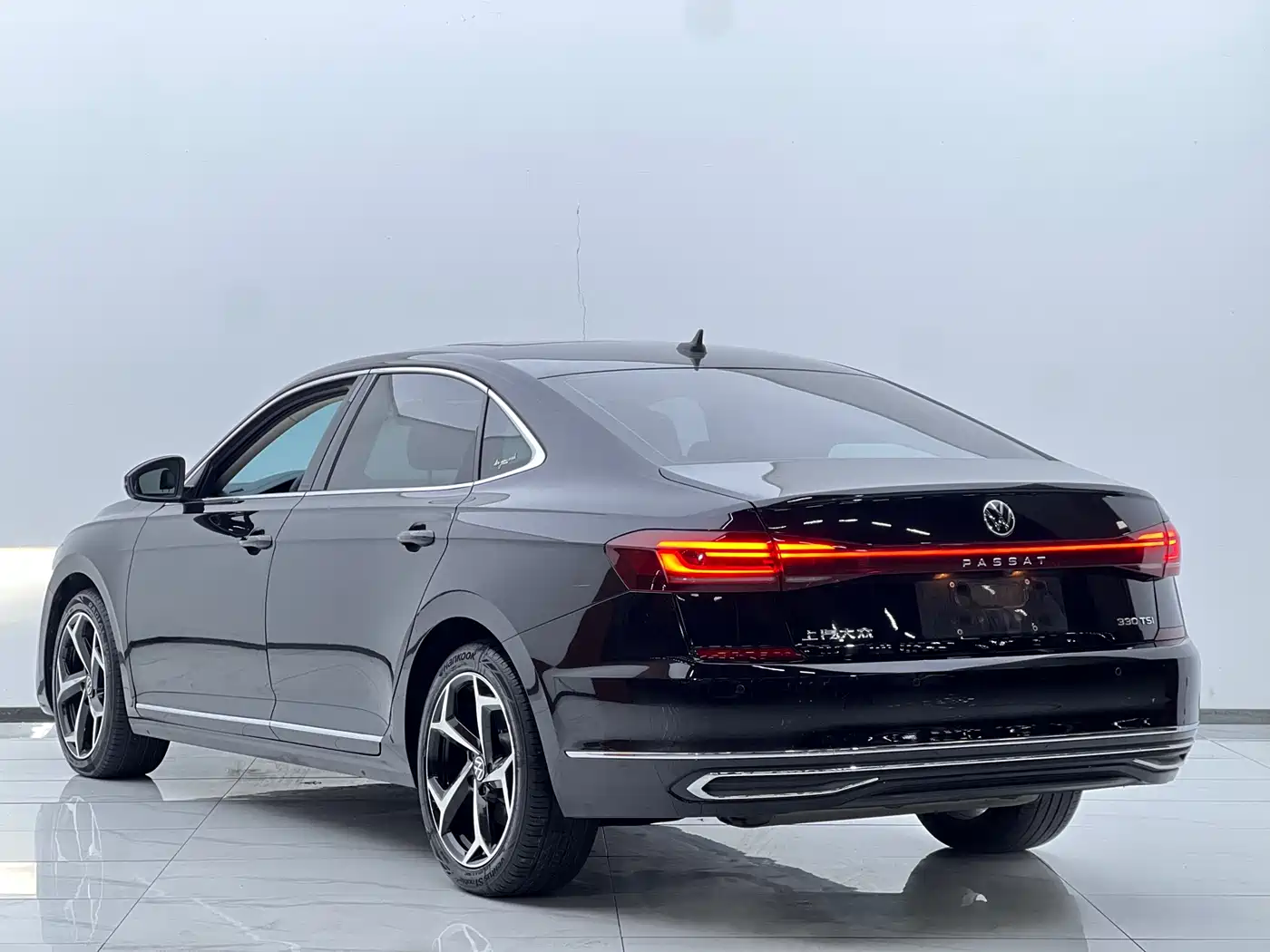 Volkswagen Passat 2023 Facelift 330TSI Starlight Elite Edition фото 3