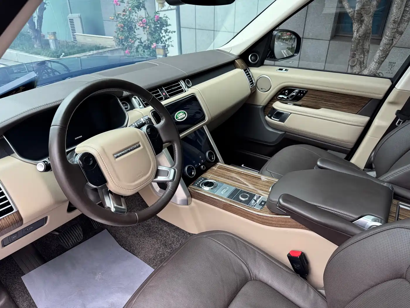 Land Rover Range Rover 2018 3.0 SC V6 Vogue Heritage Extended Edition фото 18