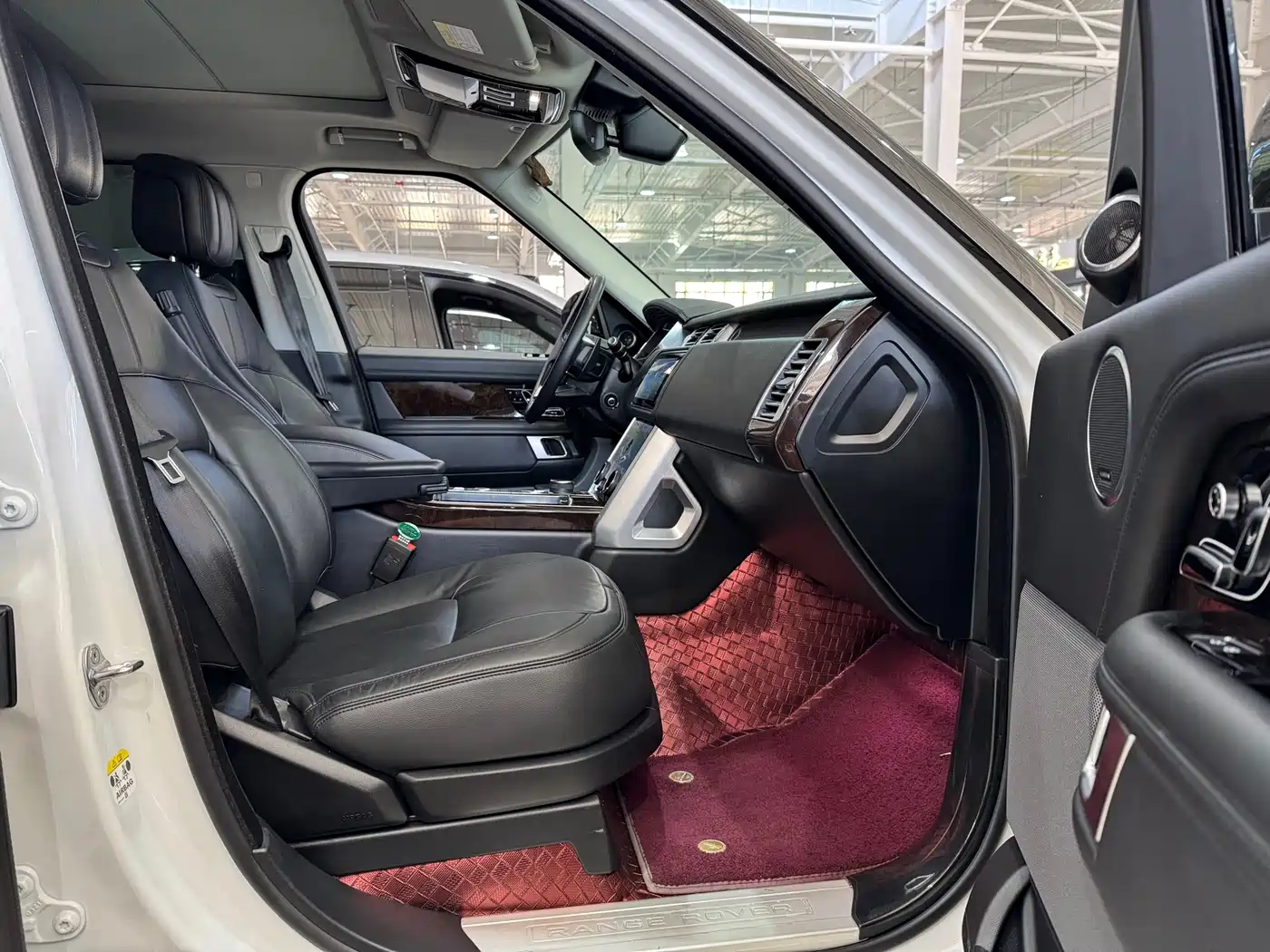 Land Rover Range Rover 2021 3.0 L6 Golden Age Edition фото 16