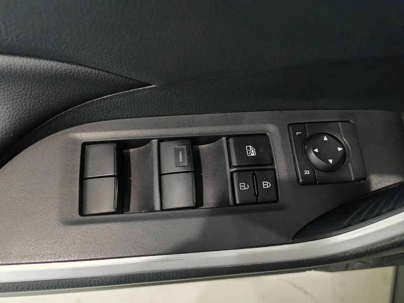 Toyota RAV4 Rongfang 2024 2.0L CVT FWD Urban Edition фото 14