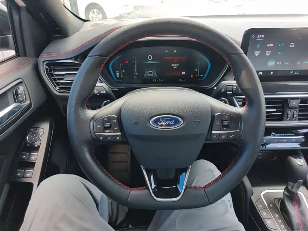 Ford Focus 2023 2022 Sedan EcoBoost 180 Automatic ST Line