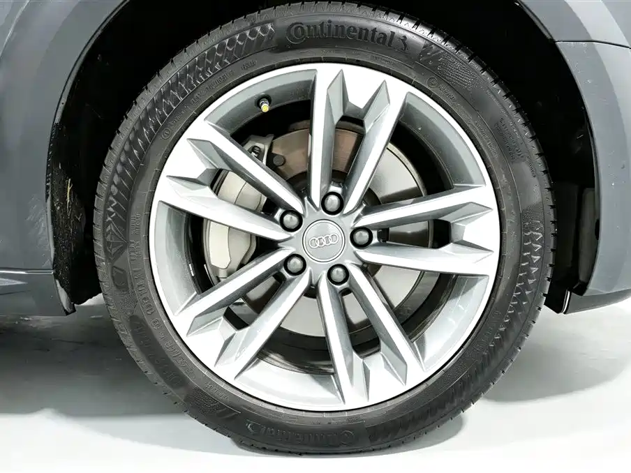 Фото 22 - Audi A4 (Import)