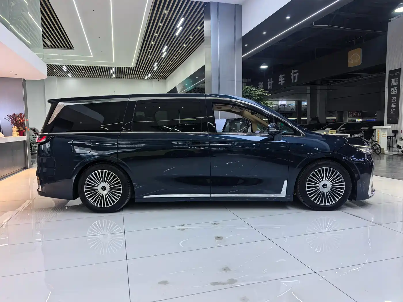 Voyah Auto Voyah Dreamer 2025 PHEV AWD Flagship Kunpeng Edition фото 21