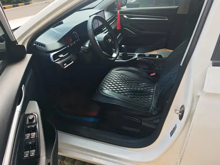Фото 9 - Geely Emgrand
