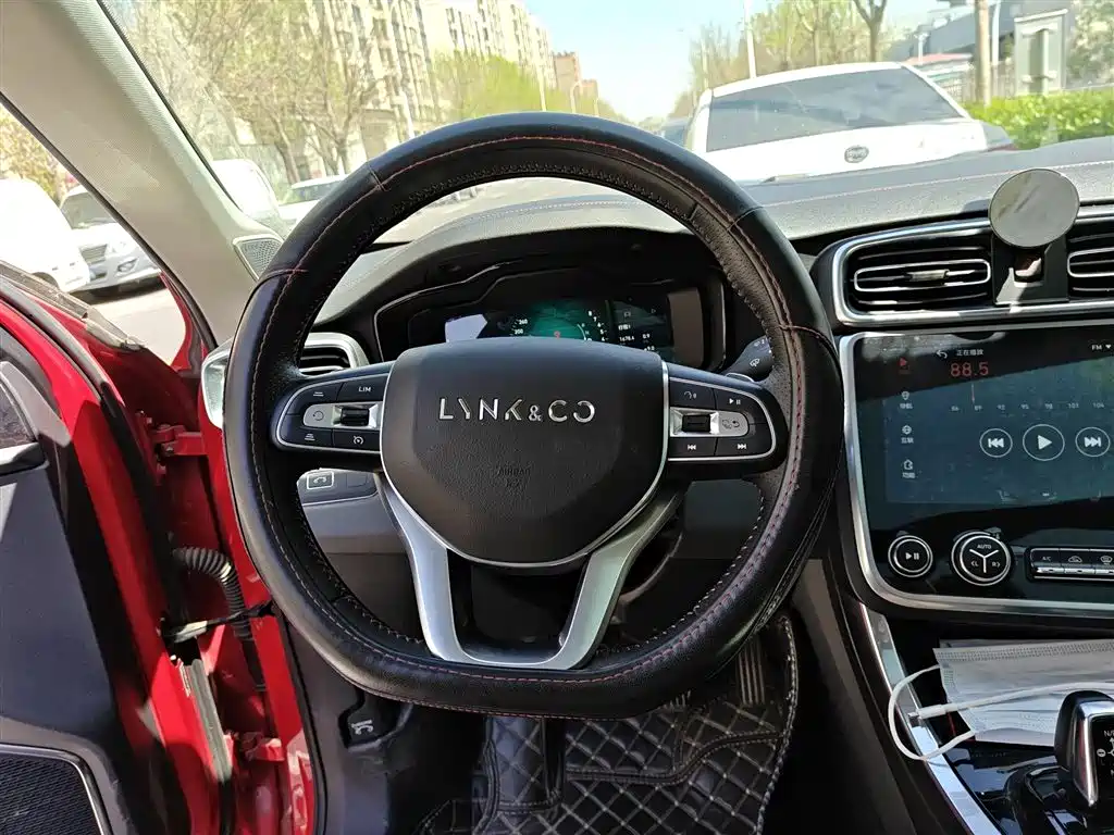 Lynk & Co 01 2017 2.0T AWD Pro фото 3