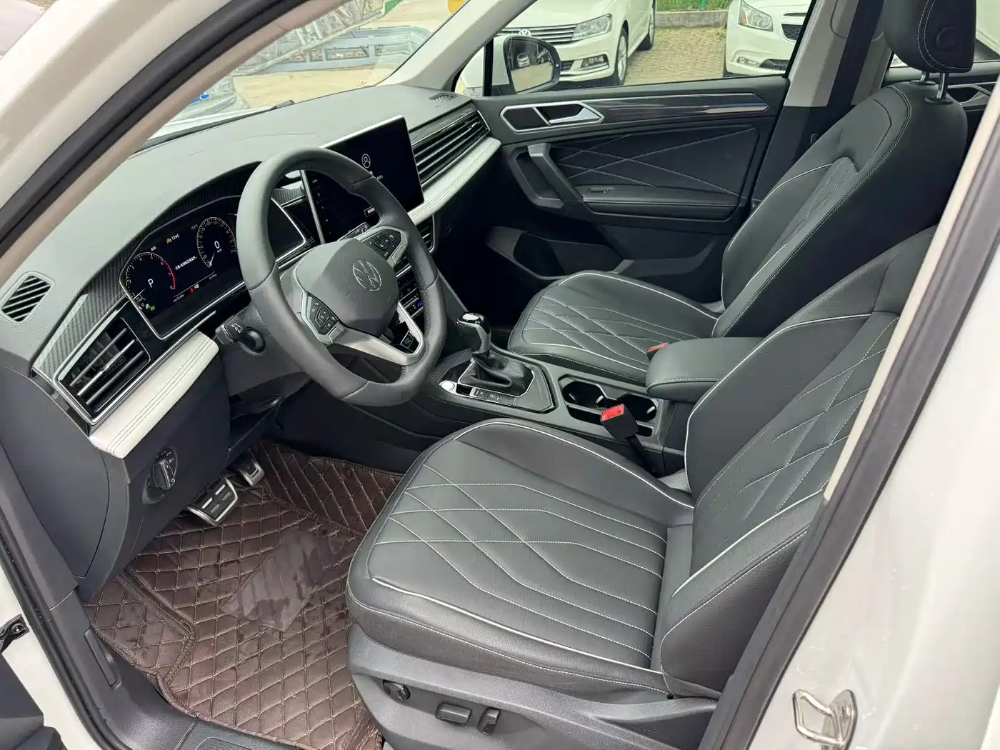 Volkswagen Tiguan L 2024 Outstanding 330TSI Auto 2WD R-Line Dragon Glory Edition фото 12