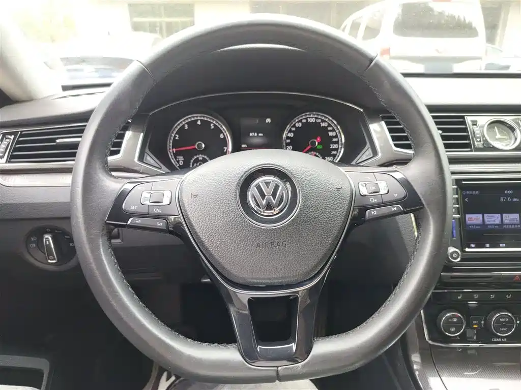 Volkswagen Passat 2016 330TSI DSG Executive Edition фото 7