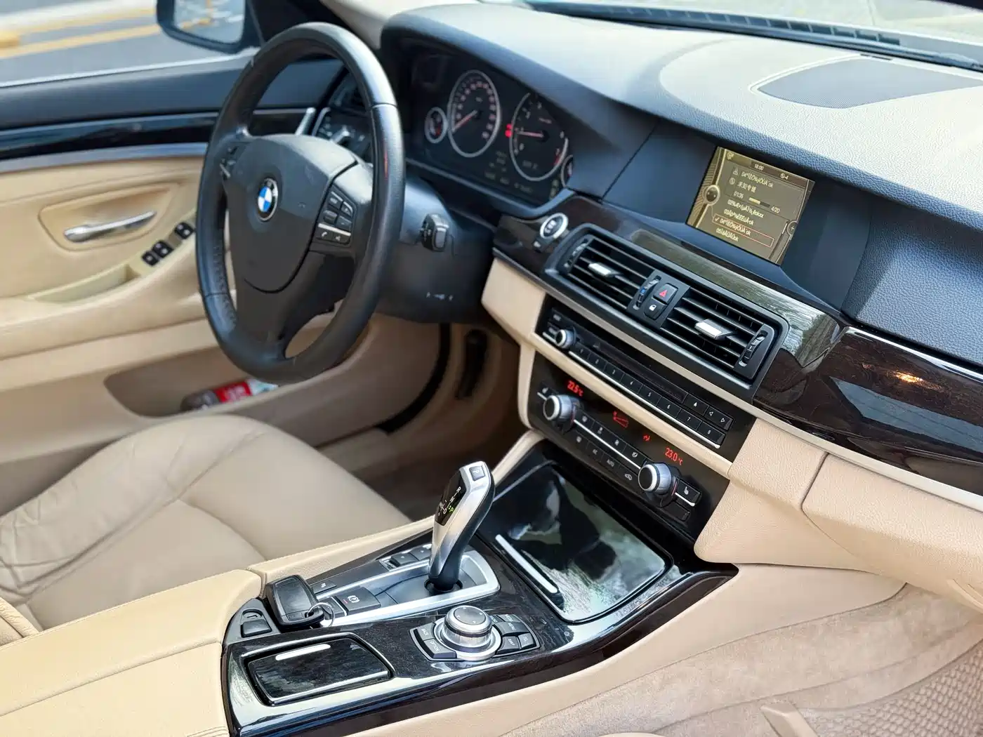 BMW 5 Series 2013 525Li Leadership фото 17