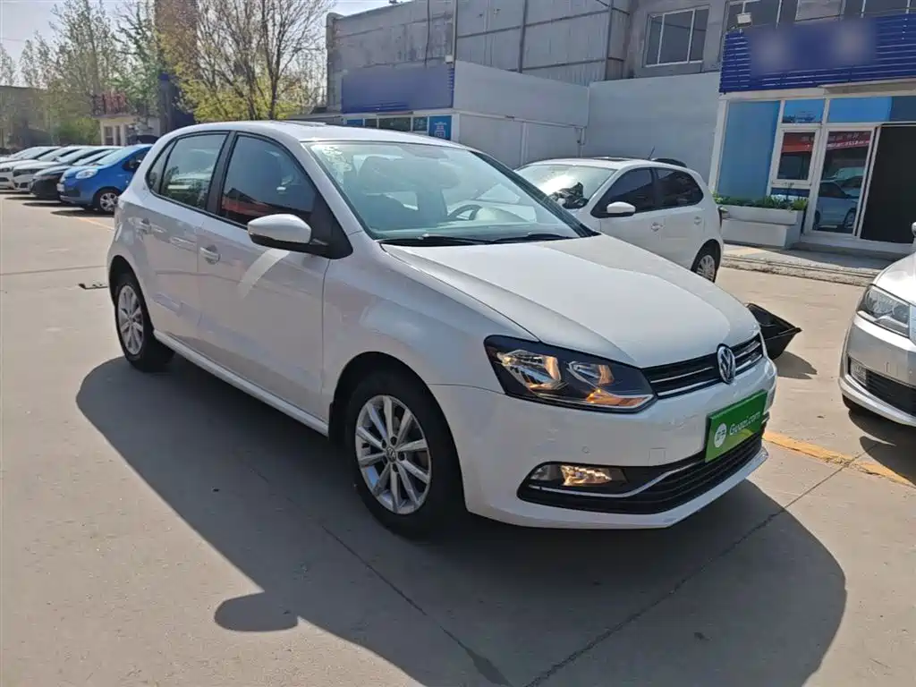 Volkswagen Polo 2014 1.4L Automatic Luxury Edition фото 4