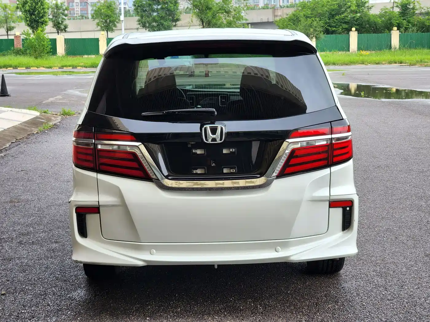 Photo 5 - Honda Elysion