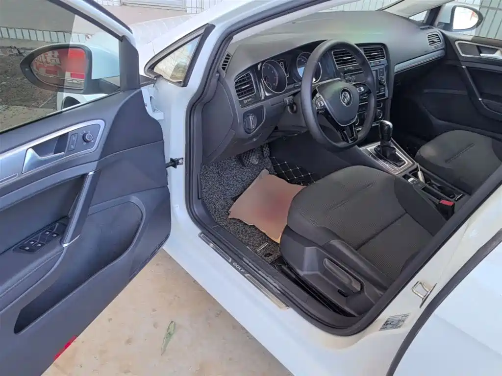 Volkswagen Golf 2018 1.6L Automatic Comfort фото 12