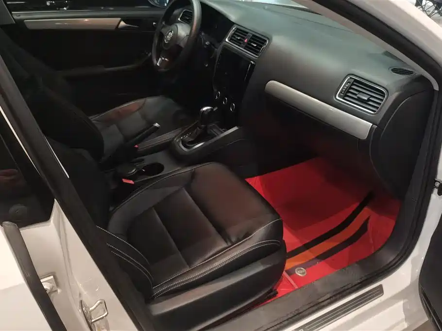 Volkswagen Sagitar 2014 Facelift 1.6L Automatic Comfort фото 8