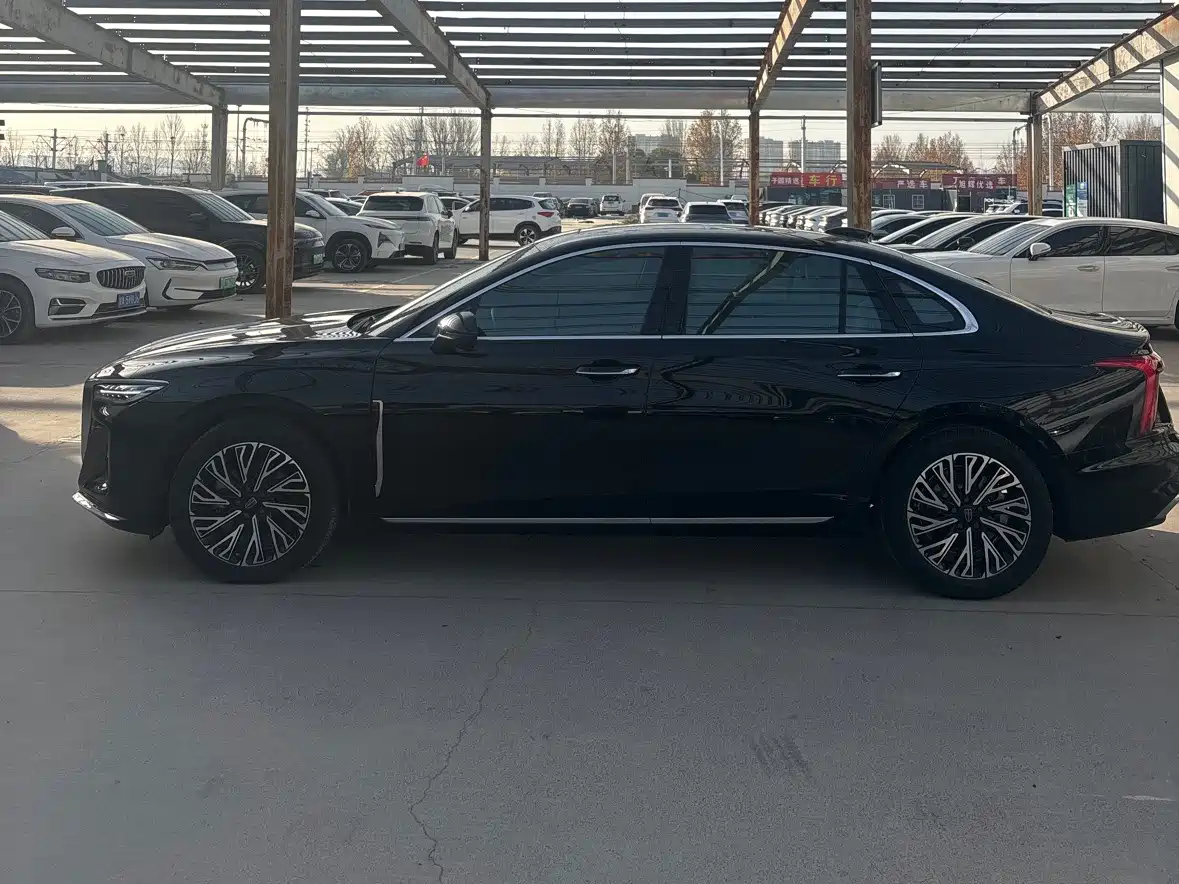 Hongqi H5 2025 2.0T Automatic Flag Celebration 500,000 Units Anniversary Edition фото 3