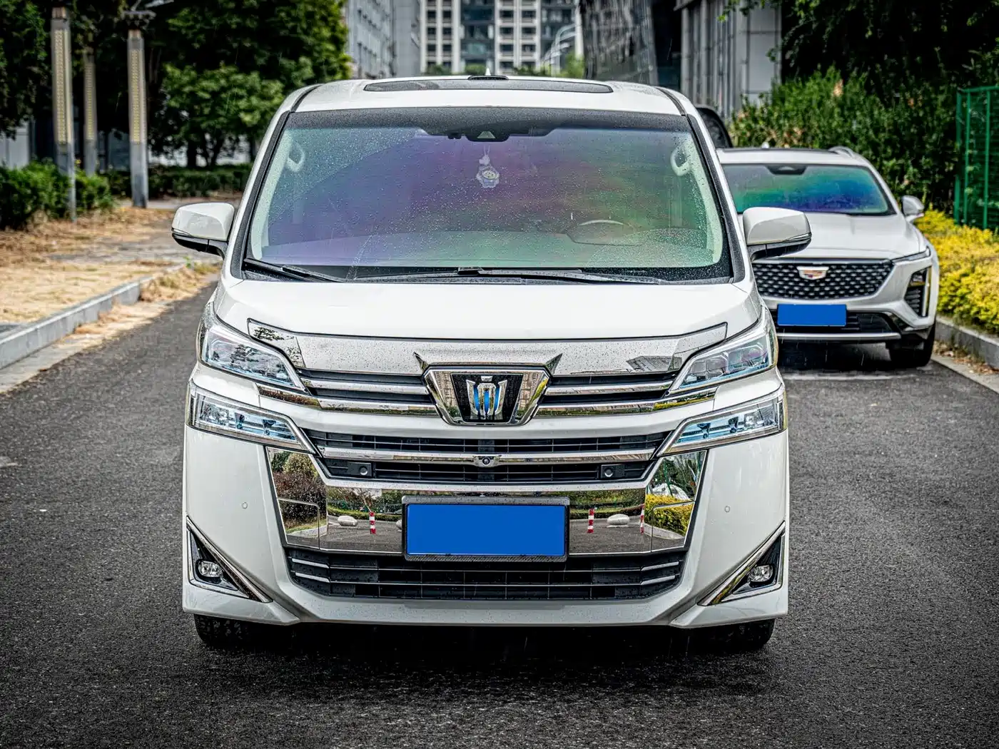 Toyota Vellfire 2021 Crown Hybrid 2.5L HV Premium Edition фото 3