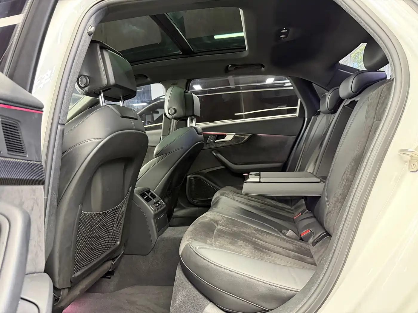 Photo 5 - Audi A4L