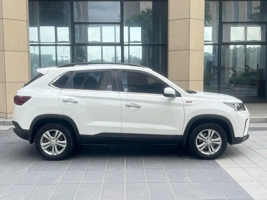 BAIC Huansu S5 2018 2017 1.3T Manual Luxury