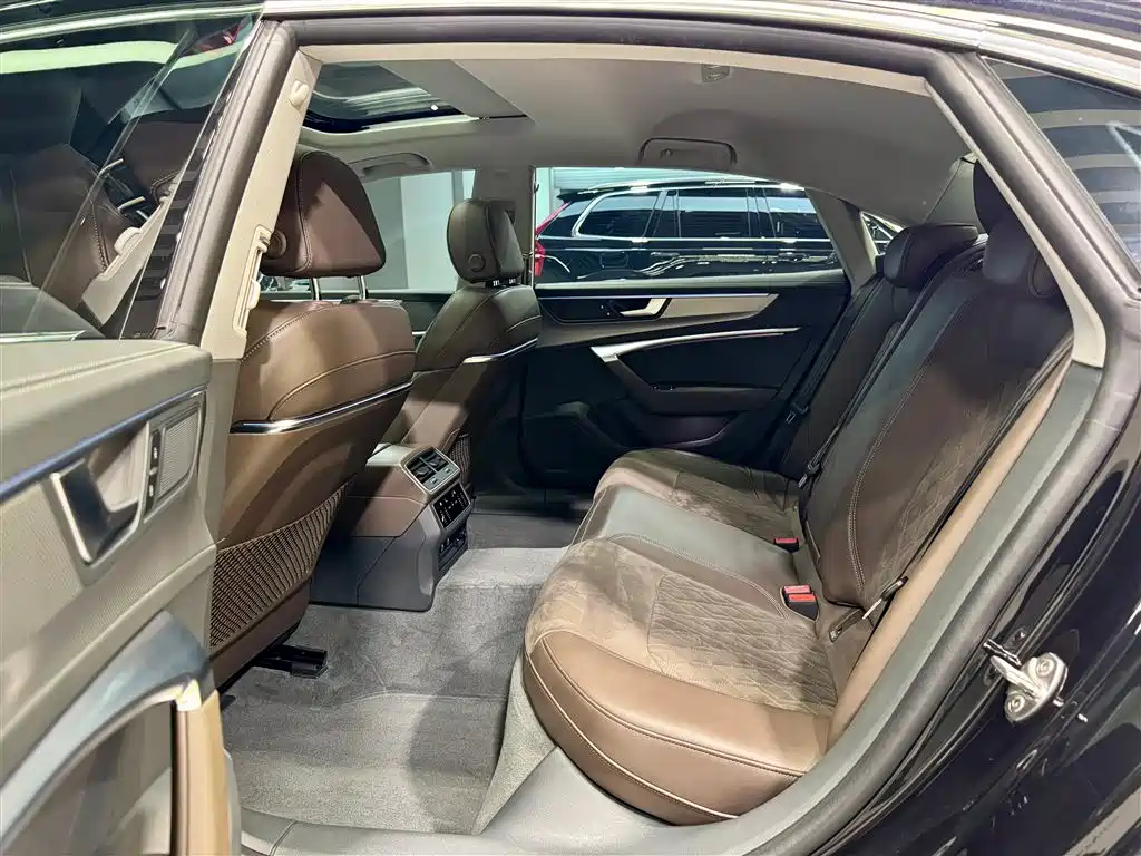AUDI A7L
