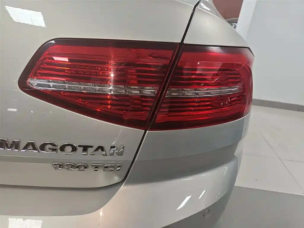 Volkswagen Magotan 2018 Facelift 330TSI DSG Luxury фото 8