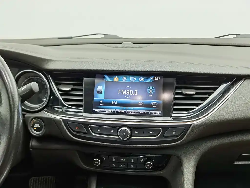 صورة 12 - Buick Regal