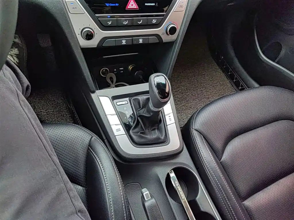 Hyundai Elantra 2016 Model 1.6L Automatic Smart Elite фото 14