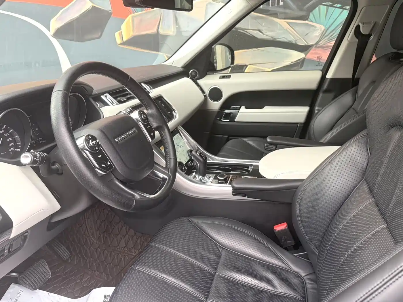 Land Rover Range Rover Sport 2014 3.0 SC V6 HSE фото 3