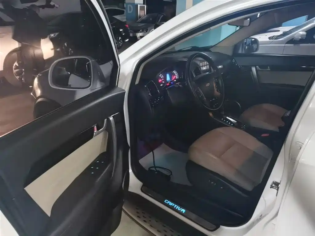 Chevrolet Captiva 2015 2.4L AWD Flagship 7-Seater фото 16