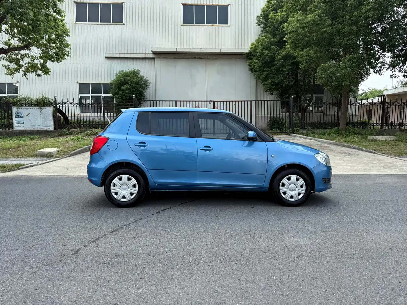 Škoda Fabia 2014 1.4L Automatic Crystal Edition фото 4