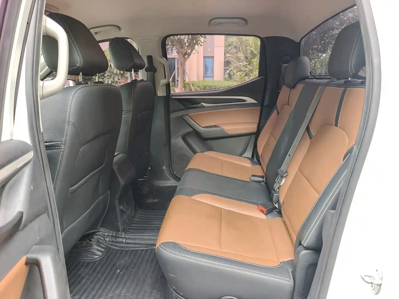 SAIC Maxus Maxus T70 2021 2021 2.0T Diesel Manual 4WD Australia Edition Standard Box High Chassis