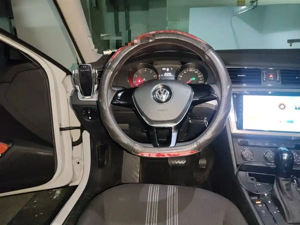 Volkswagen Lamando 2017 230TSI DSG Trend Edition фото 3