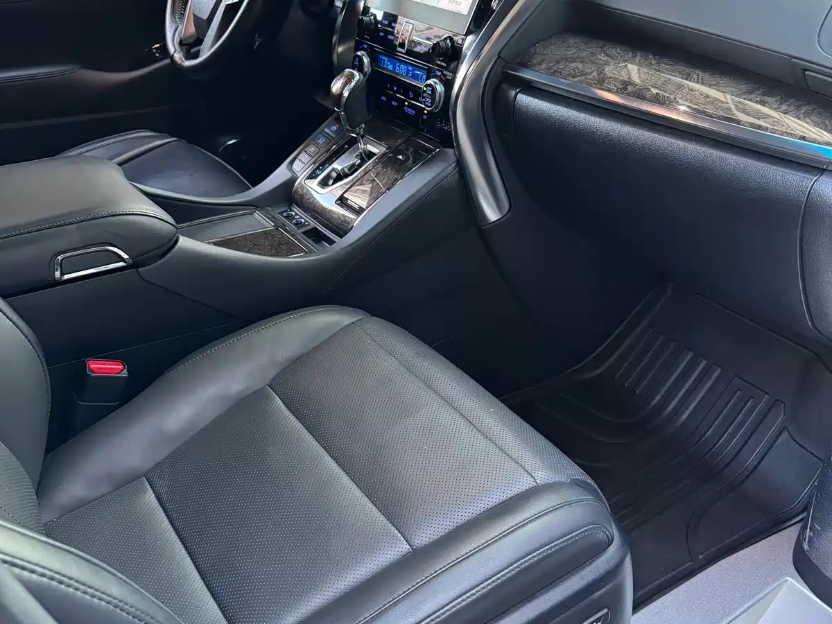 Toyota Vellfire 2020 Twin Engine 2.5L HV Premium Edition фото 17