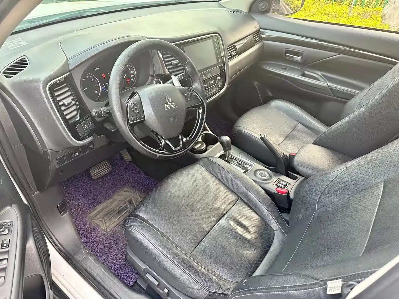 MITSUBISHI OUTLANDER