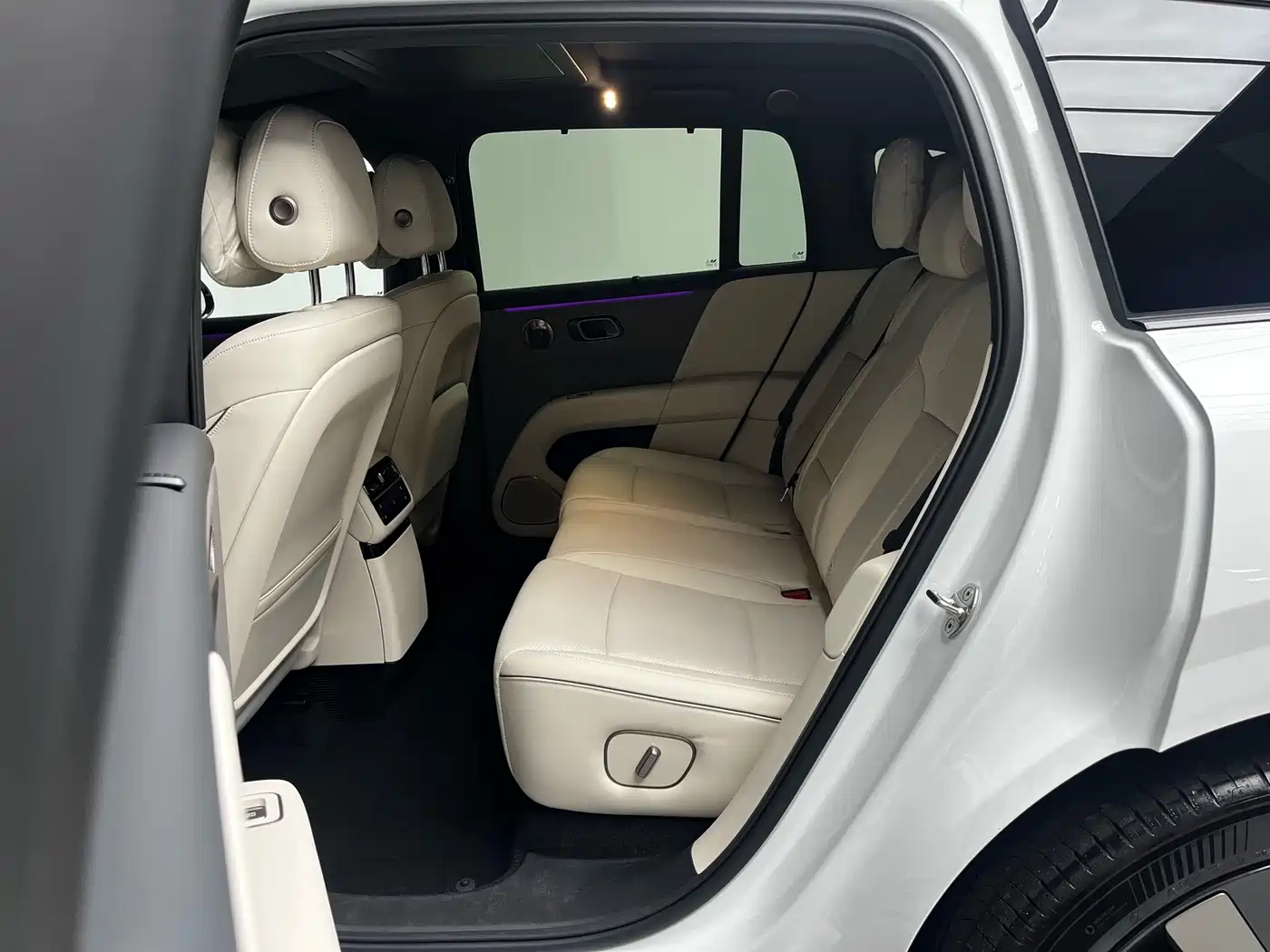 Photo 17 - Li Auto i6