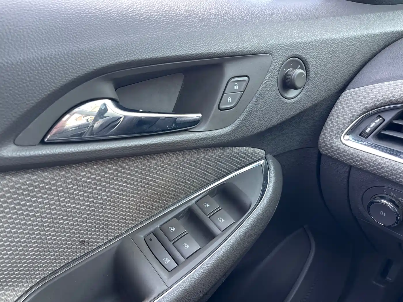Chevrolet Cruze 2015 1.5L Automatic Fashion Navigation Edition фото 14