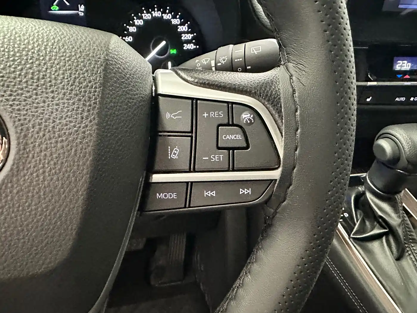 Toyota Granvia 2026 2024 2.5L Hybrid Luxury