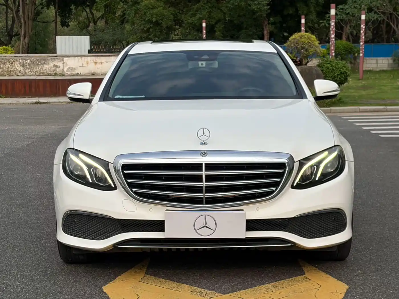 Mercedes-Benz E-Class 2017 E 200 L 4MATIC фото 2