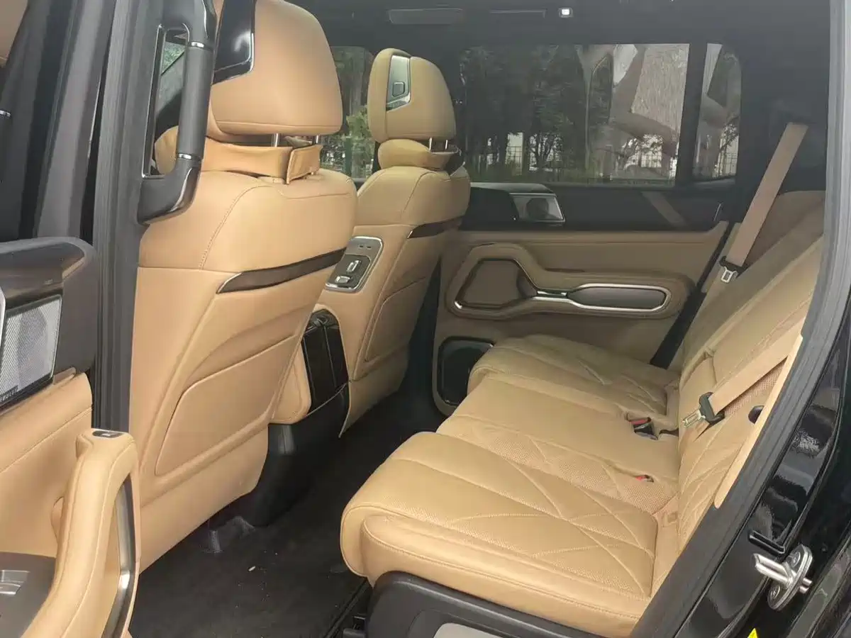Fang Cheng Bao Leopard 8 2025 Zhiyong Flagship 7-Seater фото 6