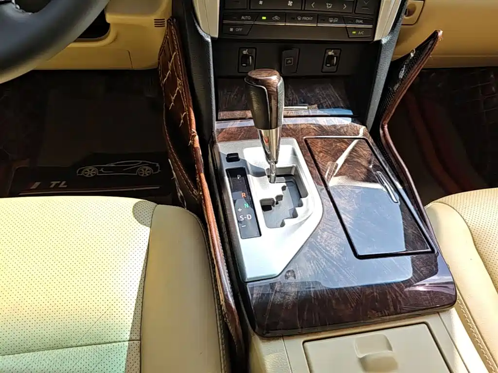 Toyota Camry 2015 2.0G Leading Edition фото 14