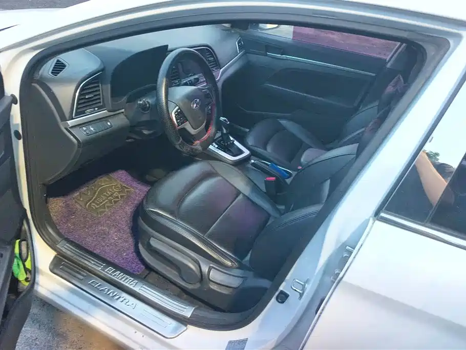 Hyundai Elantra 2016 Model 1.6L Automatic Smart Elite фото 9