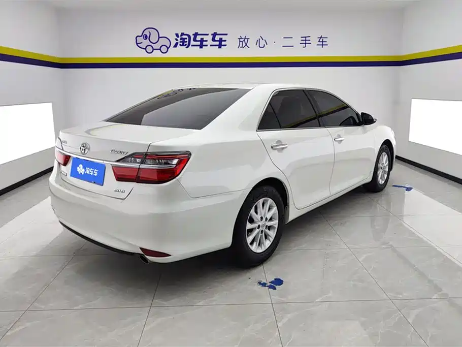 Toyota Camry 2016 2.0G 10th Anniversary Leading Edition фото 3