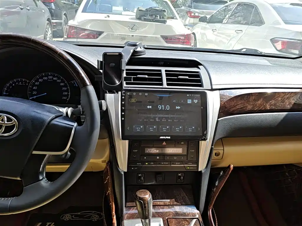 Toyota Camry 2015 2.0G Leading Edition фото 13