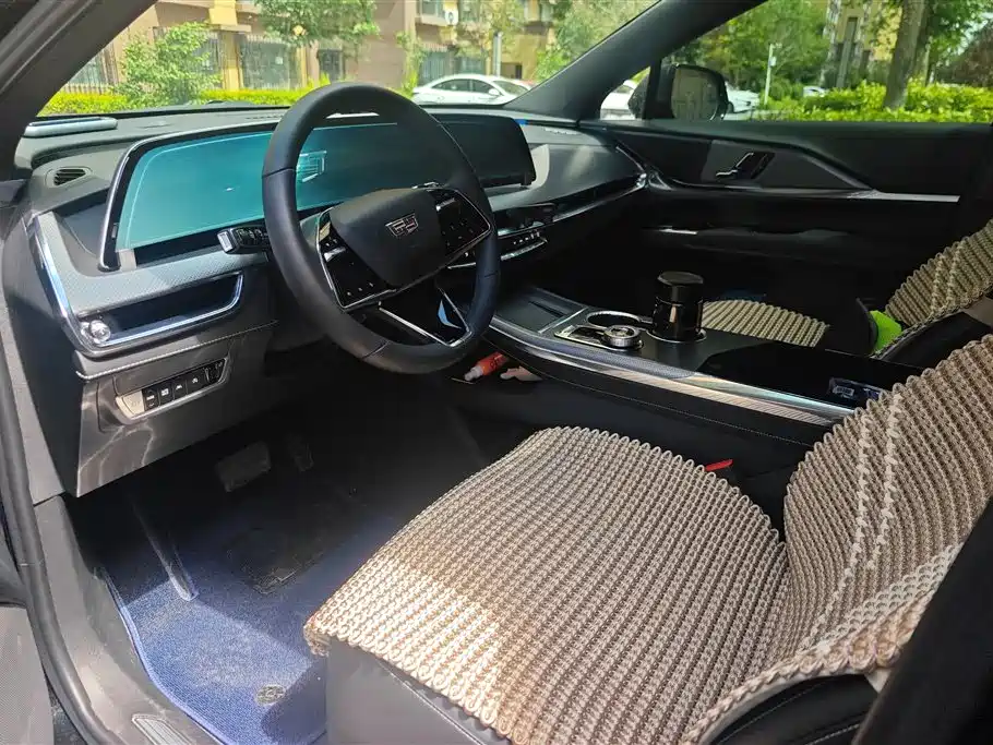 Cadillac XT5 2025 2.0T Luxury фото 12