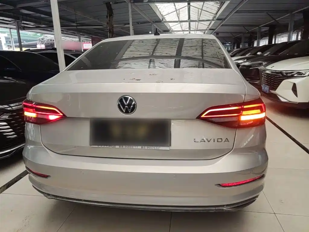 Volkswagen Lavida 2021 1.5L Auto Comfort Edition фото 6
