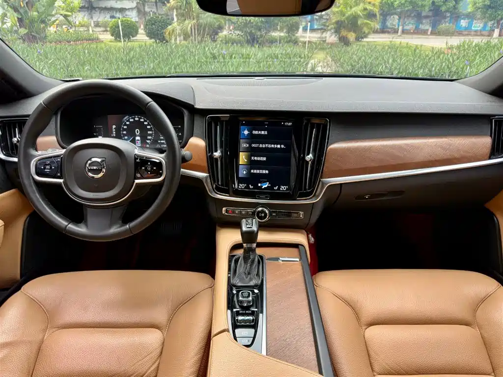Фото 11 - Volvo S90