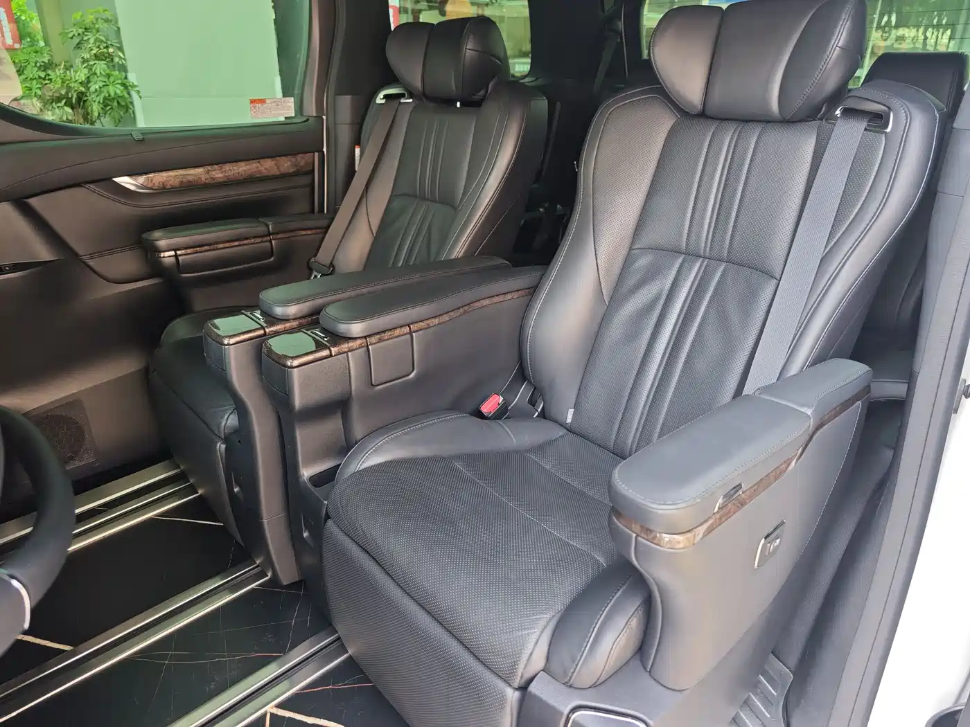 Toyota Alphard 2020 Hybrid 2.5L Premium Edition фото 21
