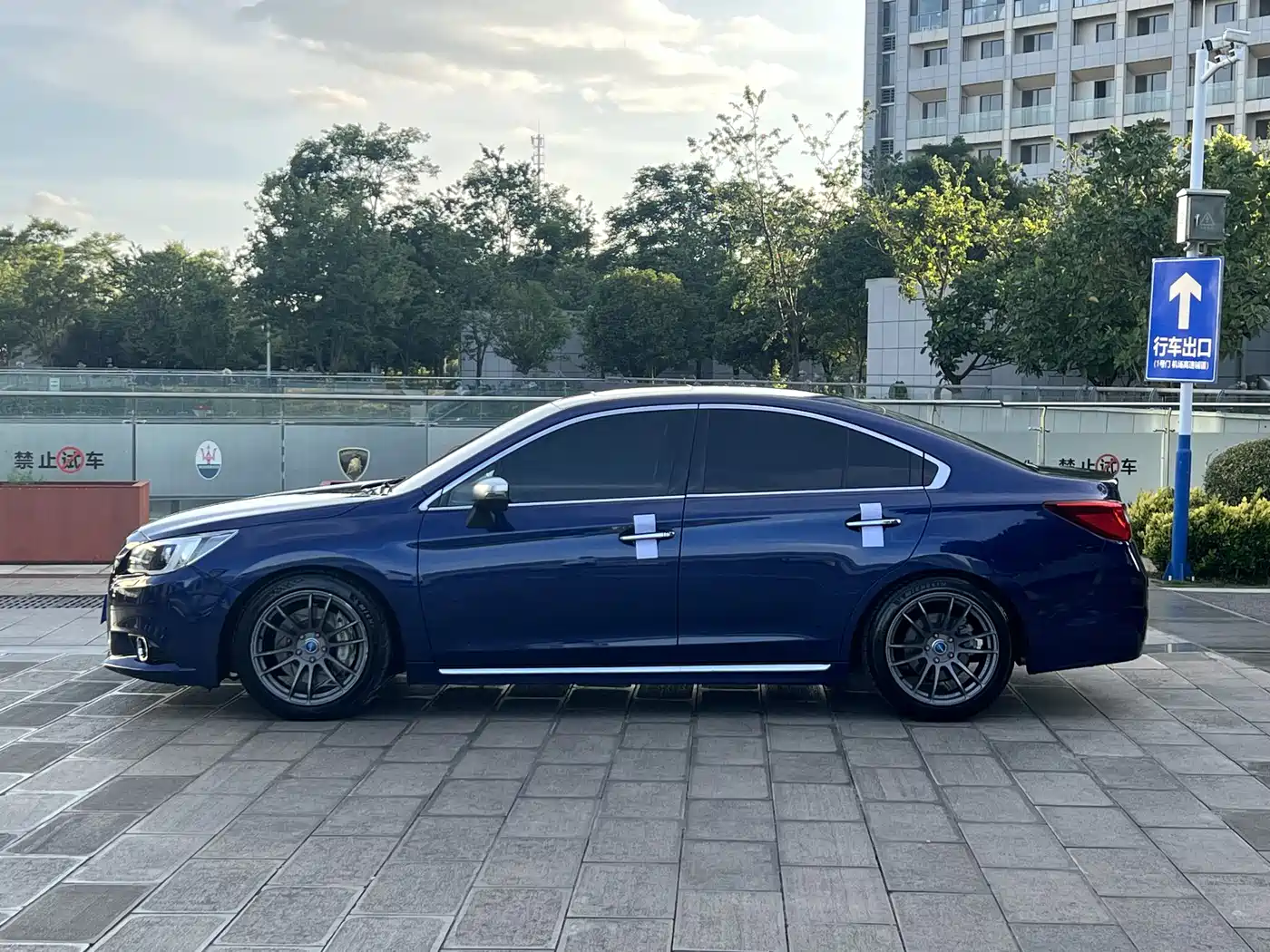 Subaru Legacy 2017 2.5i AWD Glory Edition EyeSight фото 8